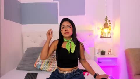 Snapshot of hanah_gray chatting on March 10, 11:23 am hanah_gray online show from March 10, 11:23 am