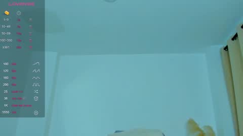 Snapshot of hanna_connorss chatting on February 13, 5:44 pm hanna_connorss online show from February 13, 5:44 pm
