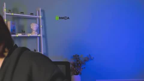 hanna_lips_ online show from December 18, 8:13 pm