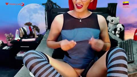 Snapshot of hanna_luna chatting on December 17, 7:18 am Hanna online show from December 17, 7:18 am