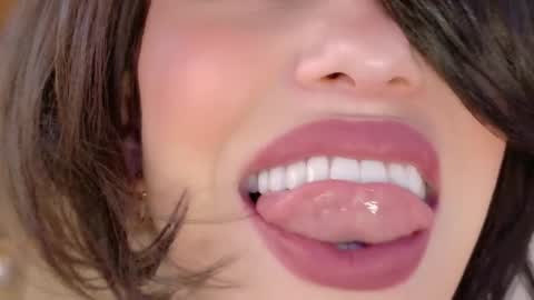 Hannah  online show from June 6, 2:18 am