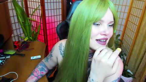 Hannah online show from December 17, 4:11 pm