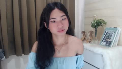 Snapshot of hannah_davis69 chatting on March 4, 1:12 am Riah online show from March 4, 1:12 am