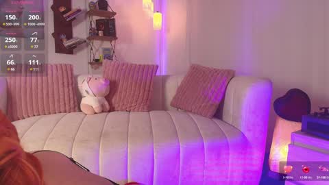 Snapshot of hannah_lovee chatting on January 16, 3:45 am hannah_lovee online show from January 16, 3:45 am