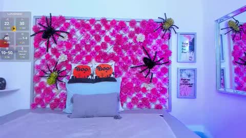 Hannah Miller online show from October 24, 12:01 pm