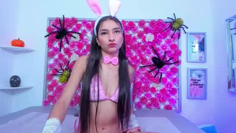 Hannah Miller online show from October 28, 12:33 pm