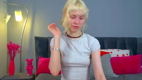 Hannah online show from April 29, 5:30 pm