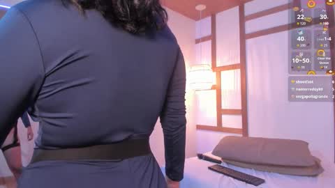 hannahmonttgomery  Help me reach 100 Hands up online show from October 31, 6:45 pm