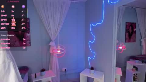 Hannah online show from December 15, 6:13 pm