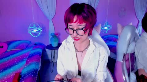 Snapshot of hannahpage chatting on January 28, 12:43 pm Hannah online show from January 28, 12:43 pm