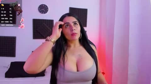 Snapshot of hannarusso chatting on October 21, 9:41 pm Hanna online show from October 21, 9:41 pm