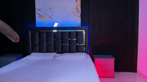 Hannasscott online show from October 11, 12:30 pm