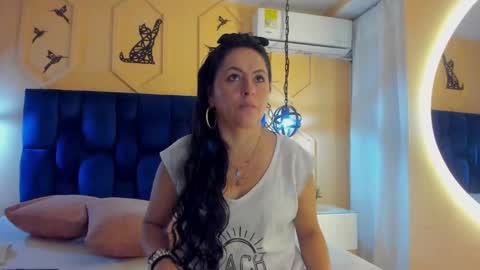 Snapshot of hanny_milf_ chatting on February 15, 11:50 am HANNY online show from February 15, 11:50 am