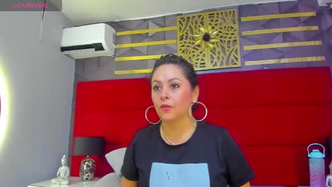 Snapshot of hanny_milf_ chatting on December 11, 10:58 am HANNY online show from December 11, 10:58 am