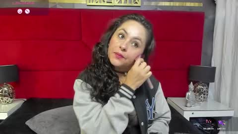 Snapshot of hanny_milf_ chatting on January 18, 11:43 am HANNY online show from January 18, 11:43 am