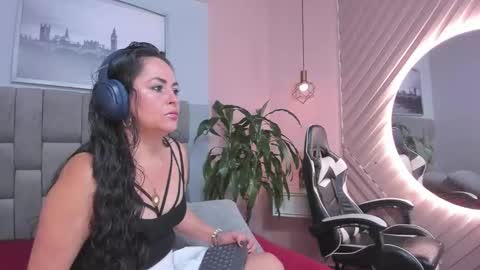 Snapshot of hanny_milf_ chatting on September 17, 11:30 am HANNY online show from September 17, 11:30 am