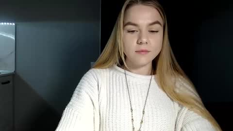 happy_fox_ online show from February 9, 9:49 pm