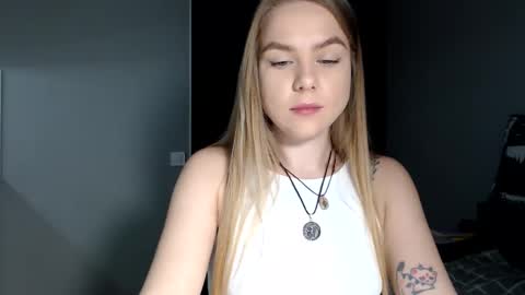 happy_fox_ online show from March 7, 10:17 pm