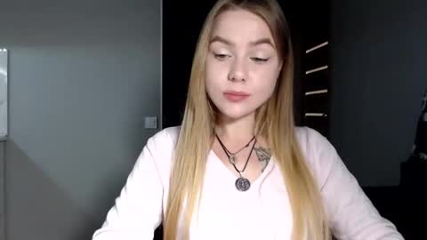 happy_fox_ online show from March 27, 5:46 pm