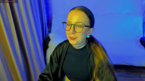 Stephanie online show from November 28, 6:33 pm