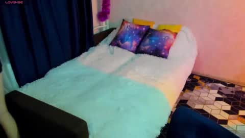 Stephanie online show from December 7, 7:10 pm