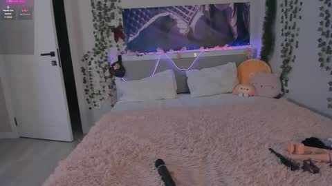 Maya online show from December 4, 2:30 pm