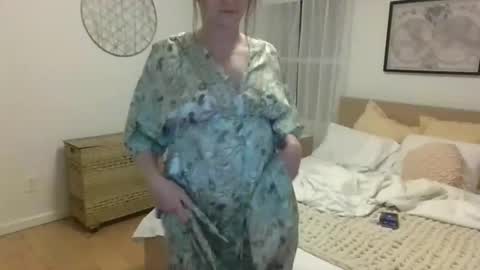 Snapshot of harmony_rose_xoxo chatting on March 7, 2:46 am Harmony online show from March 7, 2:46 am