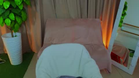 Hayle online show from February 25, 2:14 am