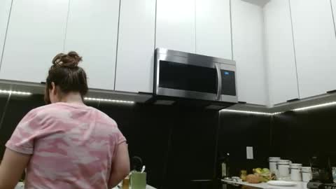 Hazel online show from April 8, 7:05 pm