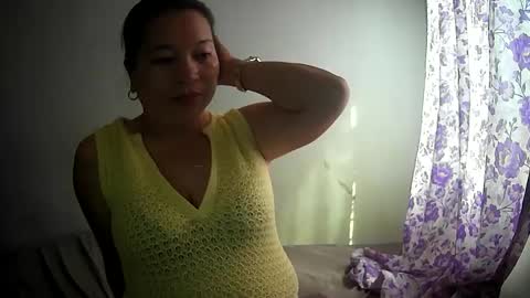 Snapshot of hazeldhane chatting on December 12, 5:20 am hazeldhane online show from December 12, 5:20 am