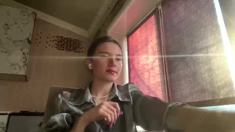 Lili online show from March 27, 12:06 pm