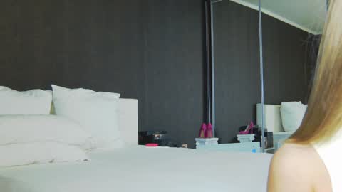 Snapshot of hefner_girl chatting on February 2, 9:30 am Helen online show from February 2, 9:30 am