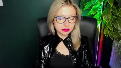 Snapshot of heidi_pleasure chatting on September 25, 7:29 am Heidi online show from September 25, 7:29 am