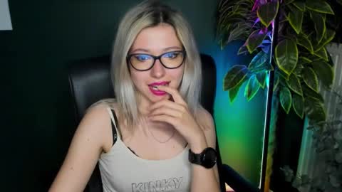 Snapshot of heidi_pleasure chatting on September 10, 6:57 am Heidi online show from September 10, 6:57 am
