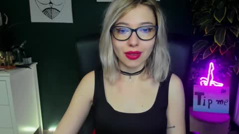 Snapshot of heidi_pleasure chatting on January 22, 5:26 am Heidi online show from January 22, 5:26 am