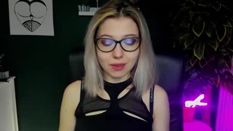 Snapshot of heidi_pleasure chatting on January 24, 5:42 am Heidi online show from January 24, 5:42 am