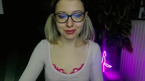Snapshot of heidi_pleasure chatting on March 12, 5:46 am Heidi online show from March 12, 5:46 am