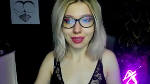Snapshot of heidi_pleasure chatting on February 4, 7:29 am Heidi online show from February 4, 7:29 am