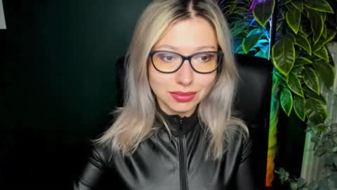 Snapshot of heidi_pleasure chatting on September 15, 4:21 am Heidi online show from September 15, 4:21 am