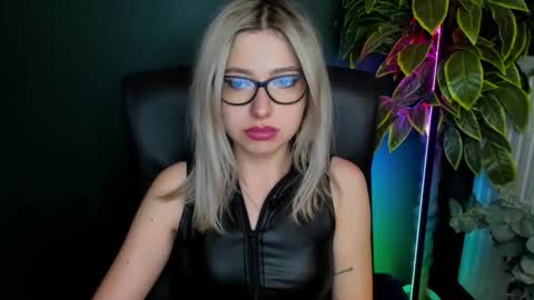 Snapshot of heidi_pleasure chatting on October 2, 8:08 am Heidi online show from October 2, 8:08 am