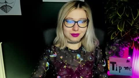 Snapshot of heidi_pleasure chatting on February 17, 6:31 am Heidi online show from February 17, 6:31 am
