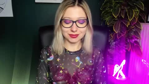Snapshot of heidi_pleasure chatting on March 7, 7:52 am Heidi online show from March 7, 7:52 am