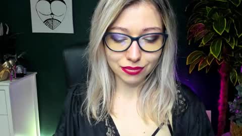 Snapshot of heidi_pleasure chatting on December 27, 7:40 am Heidi online show from December 27, 7:40 am