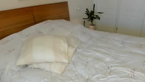 helena_hills online show from November 7, 1:28 pm