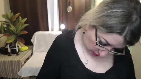 helenenigma online show from February 5, 5:41 am