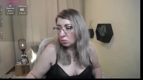 helenenigma online show from February 26, 7:46 pm