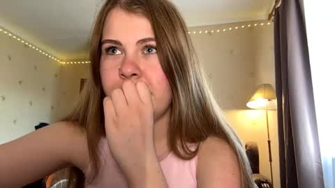 Chloe online show from May 7, 10:30 am