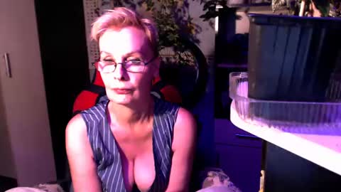 Helga online show from June 12, 9:45 pm