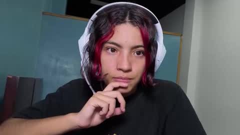 Snapshot of helia_n_amy chatting on September 24, 5:17 am Helia Transfem and Amy online show from September 24, 5:17 am