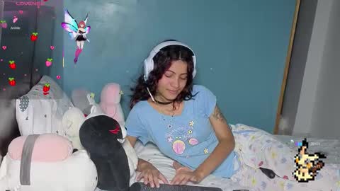 Snapshot of helia_n_amy chatting on October 3, 4:50 am Helia Transfem and Amy online show from October 3, 4:50 am